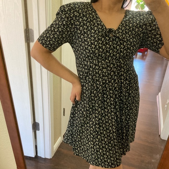 Vintage 80s Puff Sleeve Pleated Front Tiny Roses Floral Print Mini Dress - Picture 2 of 8